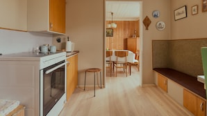 Hus | Eget kjøkken | Kaffetrakter/tekoker, kjøleskap, ovn og kokeplater