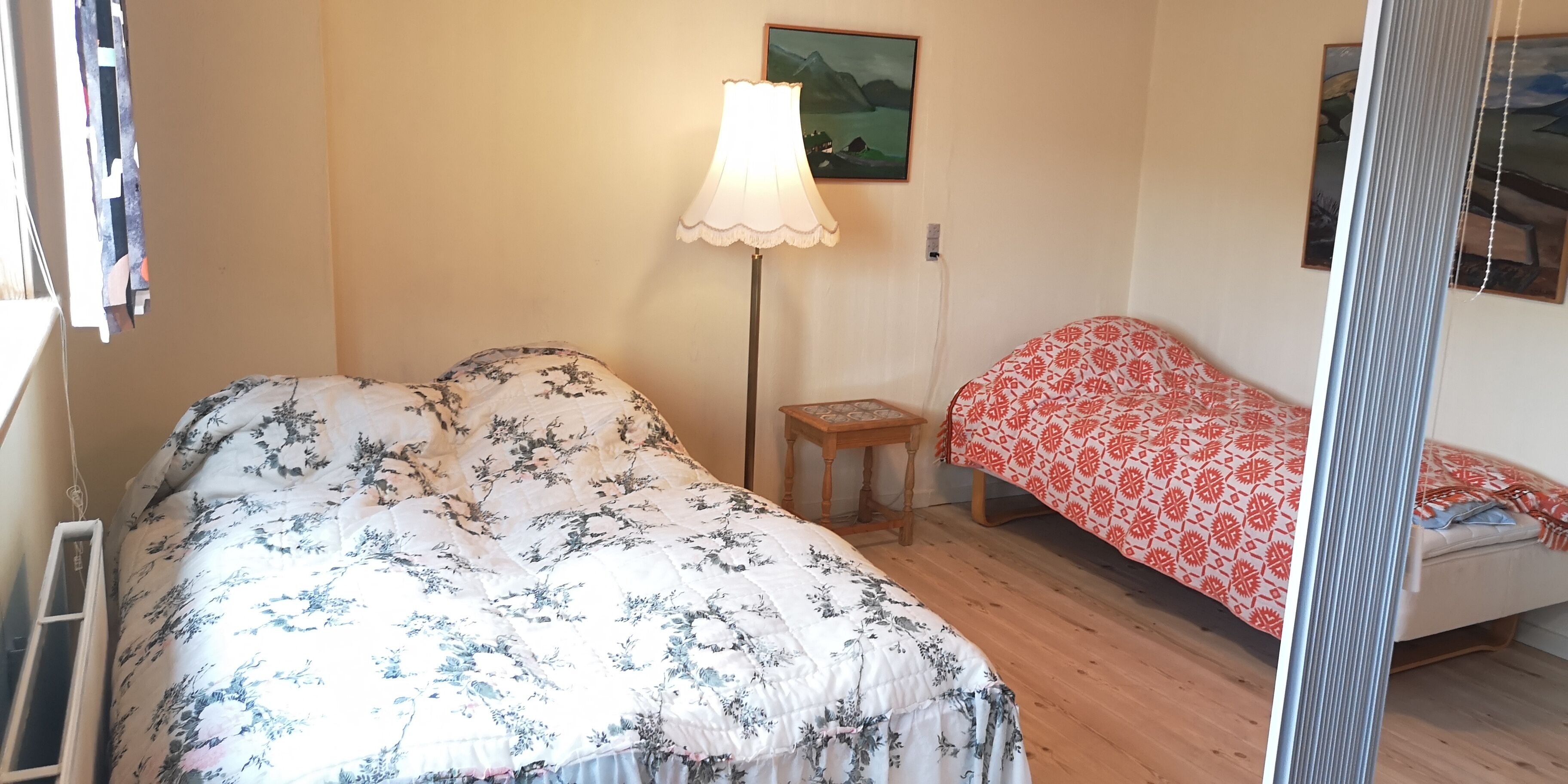 Habitació triple estàndard, 1 dormitori | Decoració individual, mobiliari individual, cortines opaques i bressols 