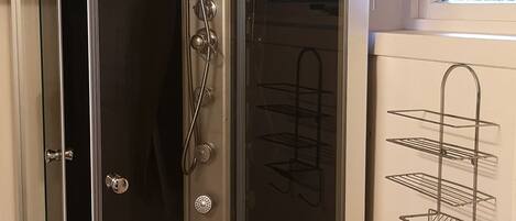 Standard Triple Room, 1 Bedroom | Bathroom | Shower, towels, soap, shampoo