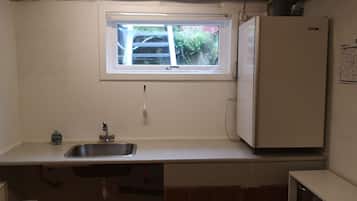 Standard Triple Room, 1 Bedroom | Private kitchenette | Full-sized fridge, microwave, stovetop, coffee/tea maker