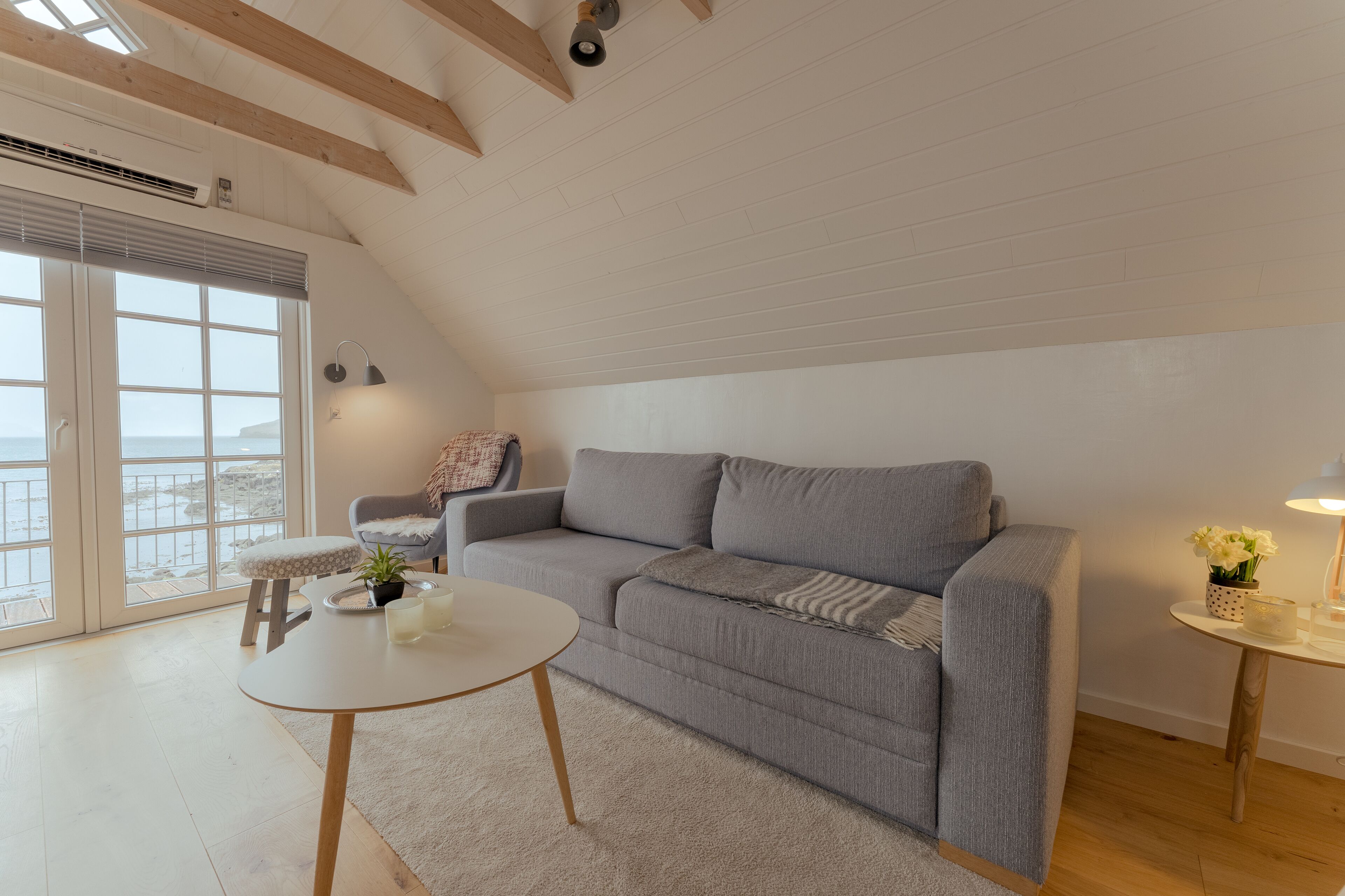 Camera | Soggiorno | TV a schermo piatto 40 pollici con canali satellitari