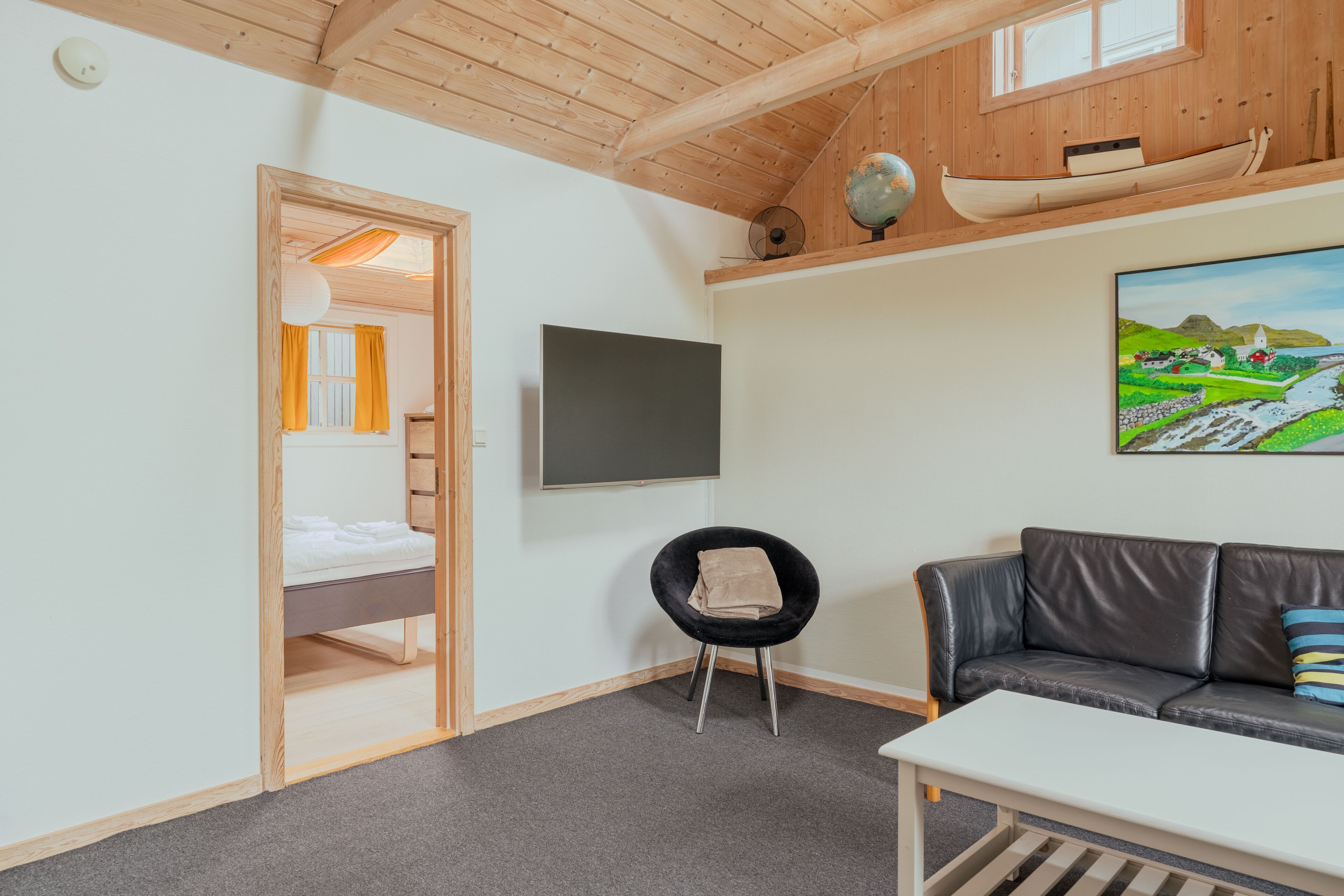 Casa tradicional, 2 habitaciones | Televisión