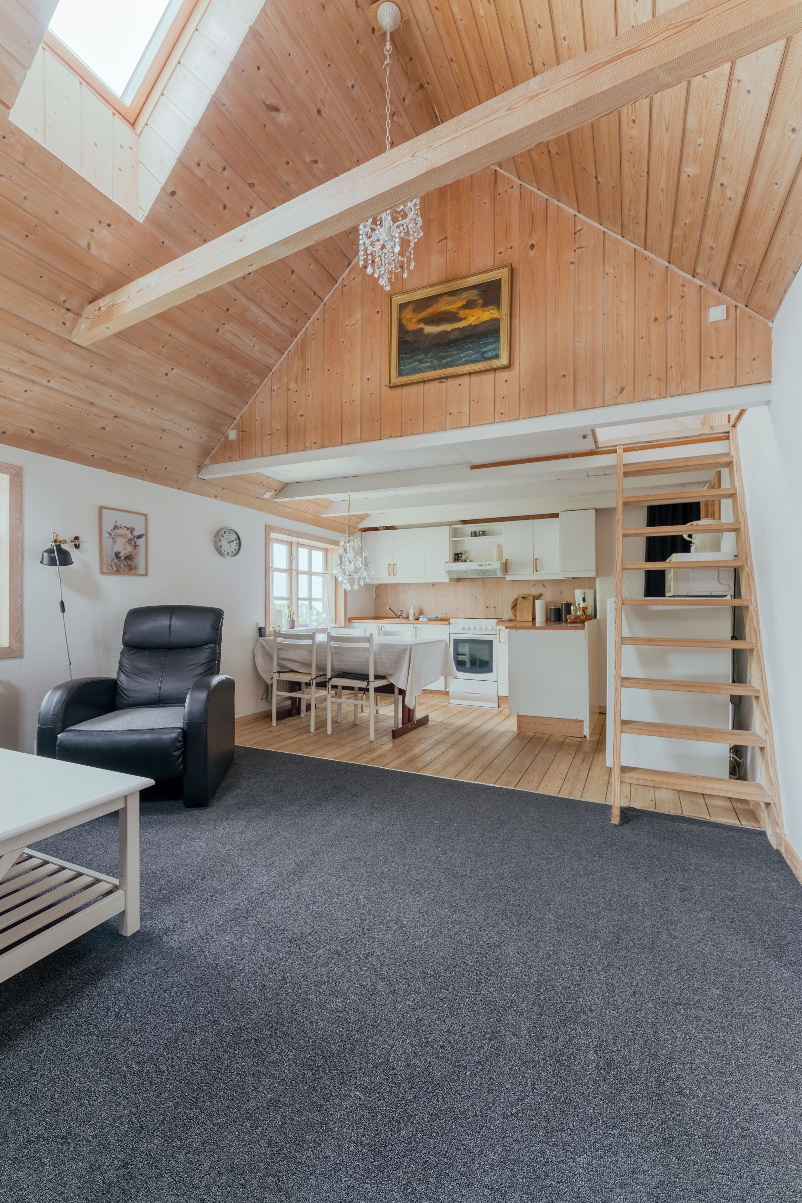 Traditional House, 2 Bedrooms | Living room