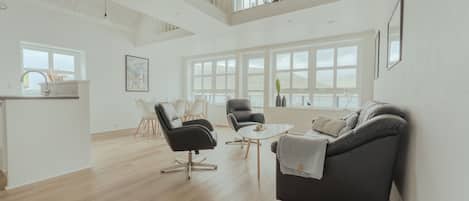 Maison Standard, 3 chambres | Coin séjour | Télévision à écran plat de 40 pouces avec chaßnes par satellite