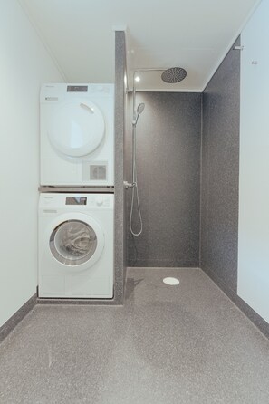Casa estándar, 3 habitaciones | Baño | Regadera, secadora de cabello, toallas, jabón