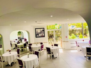 Päivittäinen buffetaamiainen (12.90 EUR per henkilö)