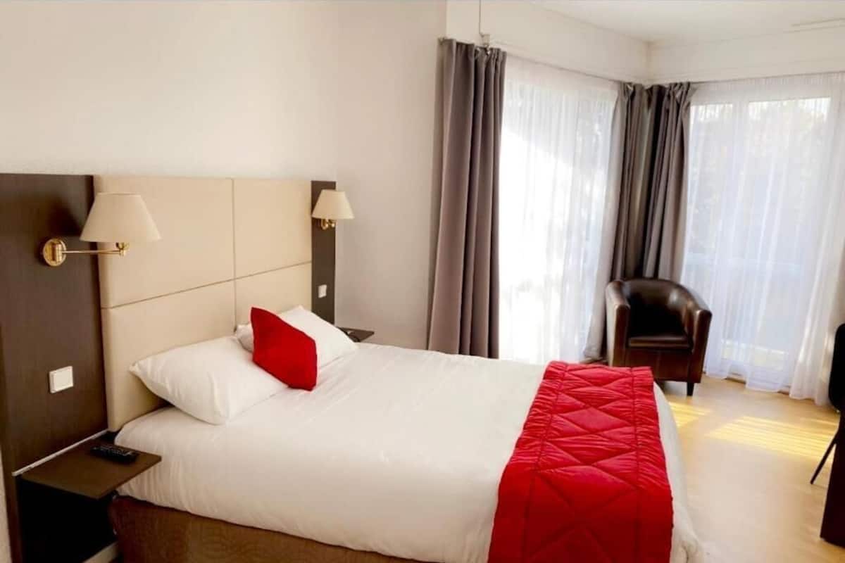 Desk, iron/ironing board, free WiFi, bed sheets