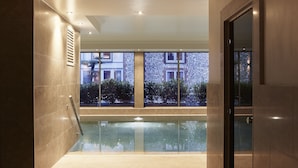 Una piscina techada