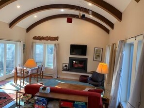 TV, DVD player - Contemporary Home Near Lieutenant's Island (CS0009) (Wellfleet)