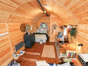 1 bedroom, individually decorated, individually furnished, free WiFi - The Kites Nest (Tregaron)