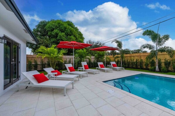 Outdoor pool, a heated pool