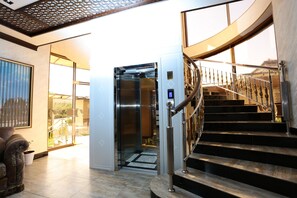 Terrace/patio - Saroy Palace Hotel (Qarshi)