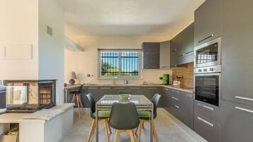 Villa | Private kitchen | Dishwasher