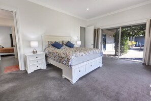 6 quartos, ferros/tábuas de passar roupa, Wi-Fi de cortesia