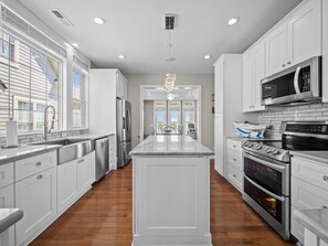 冰箱、微波炉、烤箱、炉灶