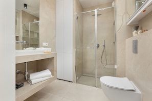 Apartment, 1 Bedroom, Terrace | Bathroom | Shower, towels
