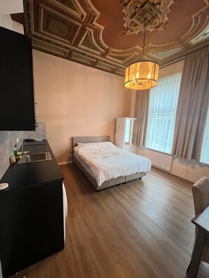 City Studio apartment 10 | 熨斗/熨衣板、免費無線上網