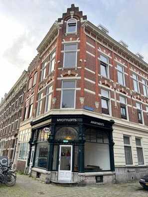Front of property - Rotterdam Inn (Rotterdam)
