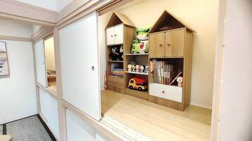 Individually decorated, individually furnished, laptop workspace