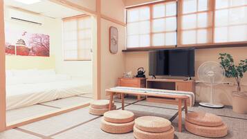 Family Quadruple Room | Individually decorated, individually furnished, laptop workspace