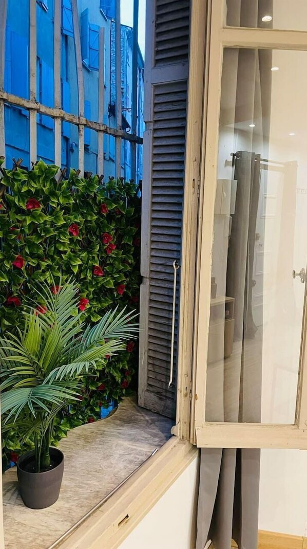 تفاصيل الفندق من الخارج