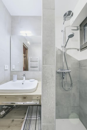 Bathtub