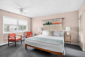 Classic-Zimmer, 1 King-Bett, Kochnische | Kostenloses WLAN, Bettwäsche