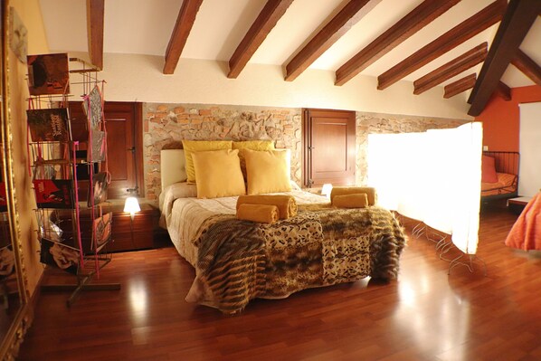 2 bedrooms, desk, iron/ironing board, free WiFi - Les Golfes de Can Mascarbó, Mimarte en un Confortable Espacio (Sant Hilari Sacalm)