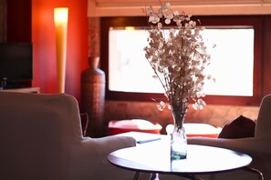 Smart TV, books, stereo - Les Golfes de Can Mascarbó, Mimarte en un Confortable Espacio (Sant Hilari Sacalm)