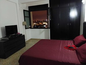 2 soverom, strykejern/-brett, reiseseng for barn og wi-fi