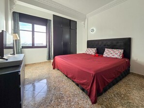 2 chambres, fer et planche à repasser, lit de bébé portatif, Wi-Fi
