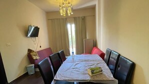 32-inch flat-screen TV with satellite channels - Apartment in Porto Sharm with Garden (Sharm El Sheikh)