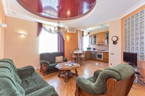Classic Apartment | Desk, iron/ironing board, free WiFi - Stylish and new apartments  (Minsk)