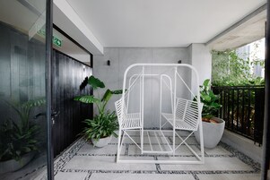 Kamar Double Deluks | Minibar, brankas, meja kerja, dan tirai kedap cahaya
