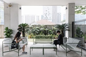 Pintu masuk properti