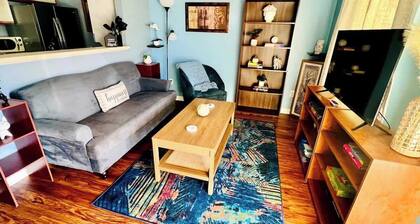 AU Condo Getaway Across From Vet School - Kitchen, Pools, Queen BR, Pets Welcome