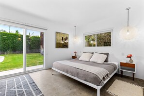 2 bedrooms, iron/ironing board, WiFi, bed sheets - 10 Palms - Palm Springs Pool Retreat (Palm Springs)