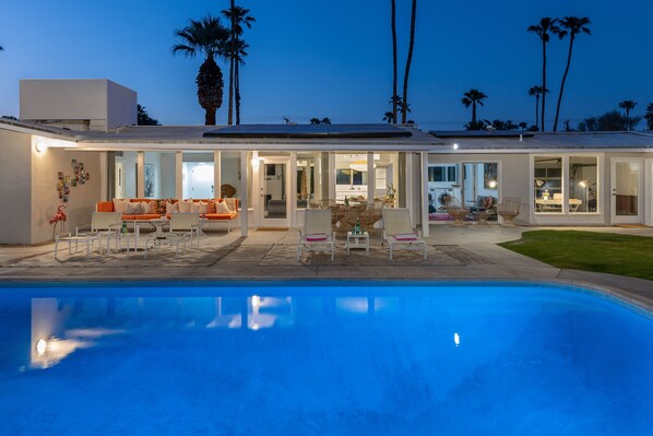 A heated pool - 10 Palms - Palm Springs Pool Retreat (Palm Springs)
