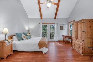 4 bedrooms, desk, WiFi, bed sheets