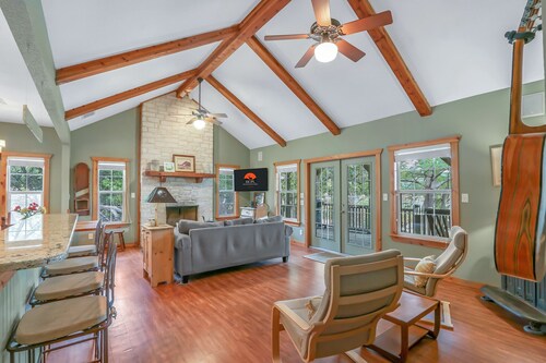 Fairlawn on the Blanco I River access, minutes to Wimberley