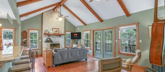 Fairlawn on the Blanco I River access, minutes to Wimberley