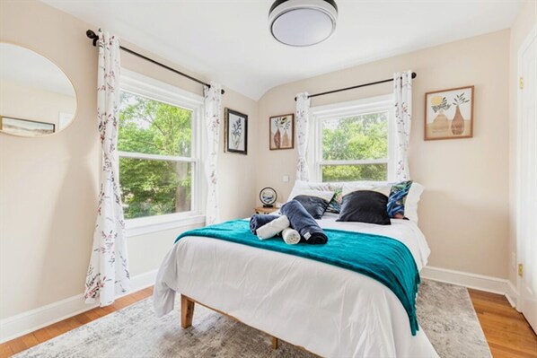 4 bedrooms, desk, iron/ironing board, travel crib