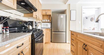 Beautiful House|9 Beds|King Bed|3 Baths|Free Parking|DC|Family & Pet Friendly