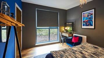 2 bedrooms, iron/ironing board, travel crib, free WiFi