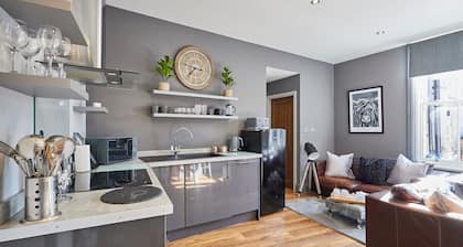 Host & Stay | Rooftops Grey