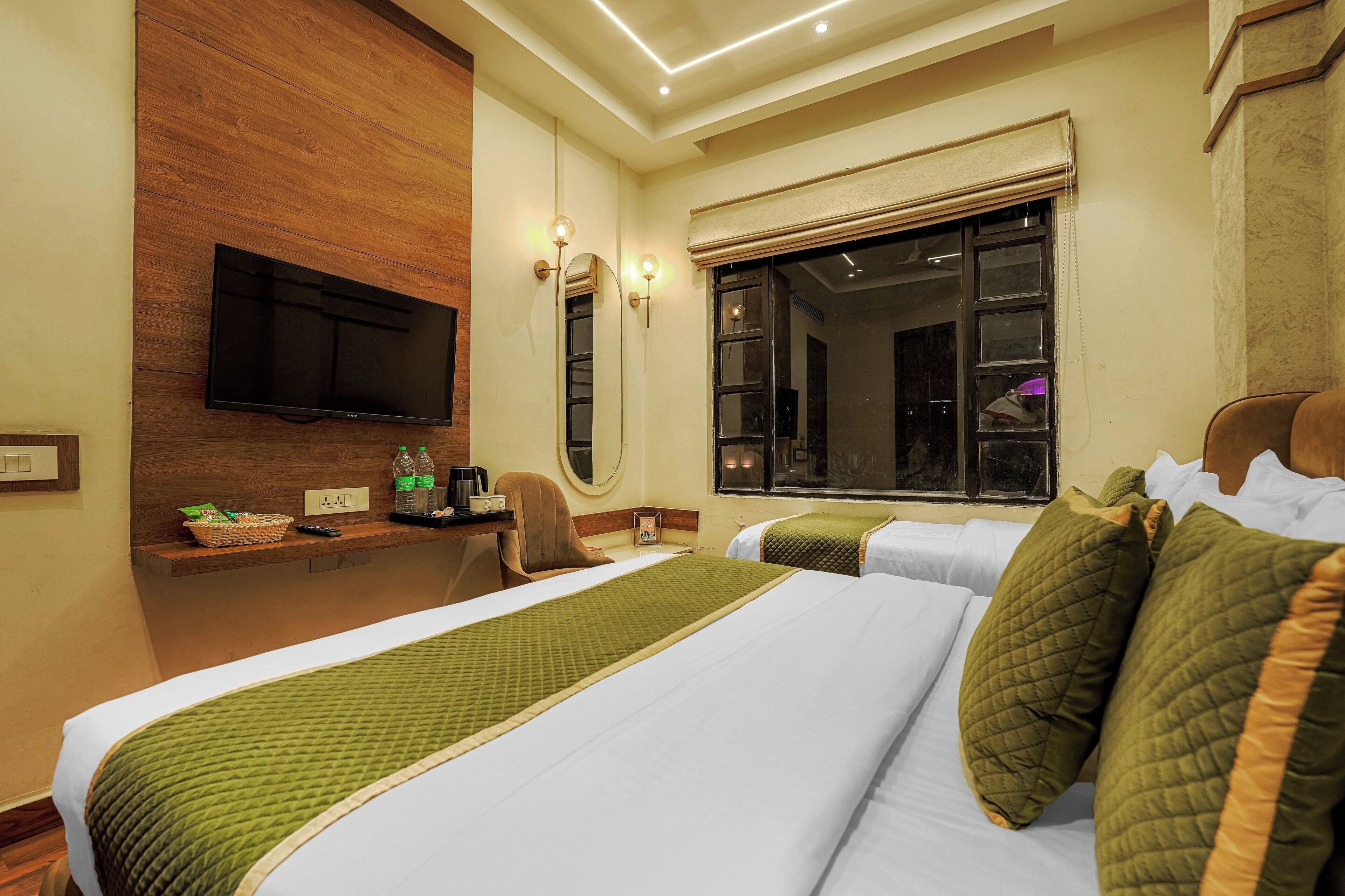 Premium Triple Room | Iron/ironing board, free WiFi, bed sheets