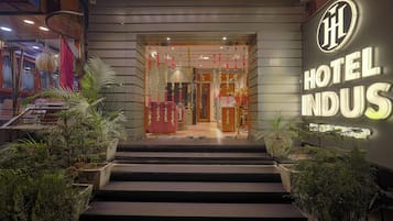 Pintu masuk properti