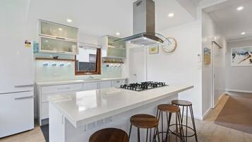 Coffee/tea maker, fridge, microwave, oven