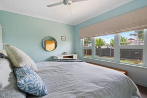 4 bedrooms, iron/ironing board, WiFi