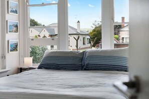 4 bedrooms, iron/ironing board, WiFi
